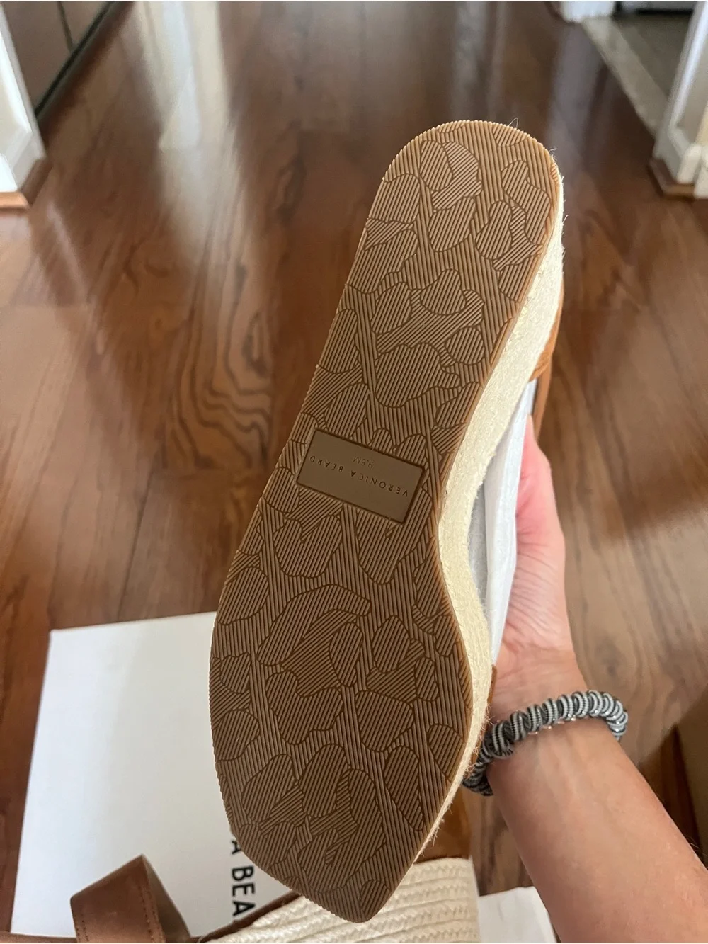 New Veronica Beard Caramel Gianna Sandals   Size 9.5